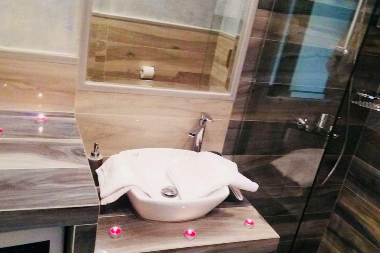 New Luxury Apartments In פלאקיאס מראה חיצוני תמונה